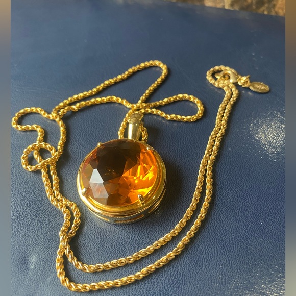 JOAN RIVERS Topaz AMBER COLOR Glass Pendant Gold Tone Chunky Chain Necklace - Picture 2 of 8